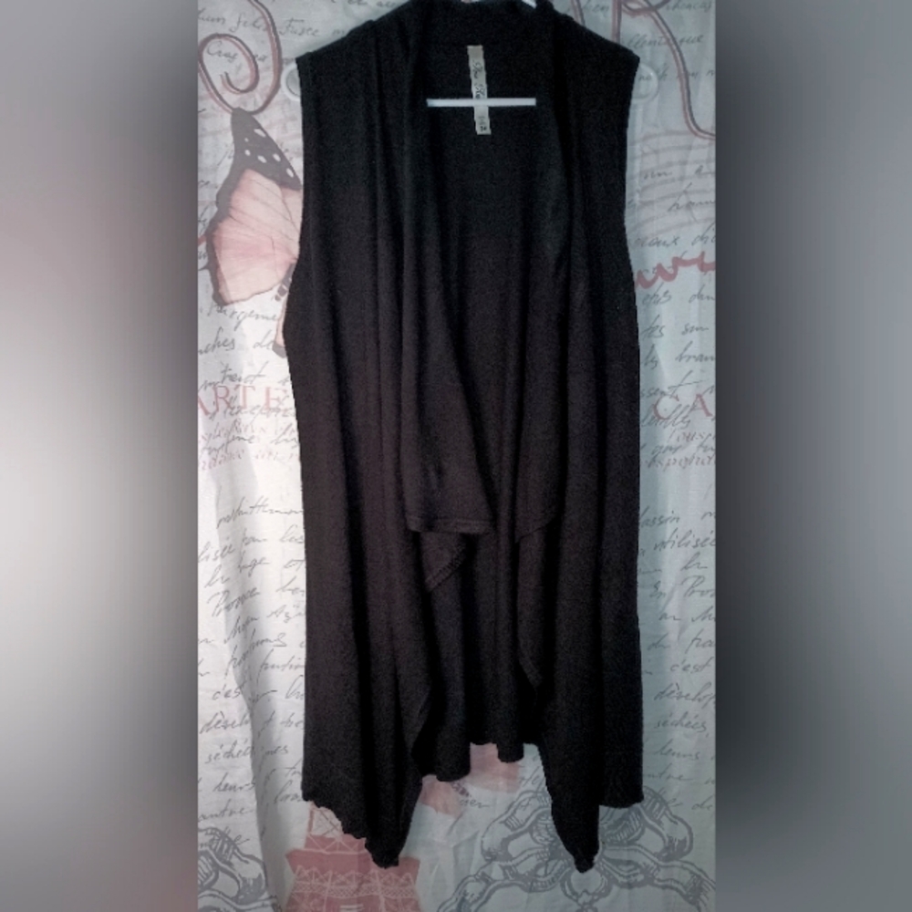 Pina Rossi M  Sleeveless Blk sweater Cover up w/ no buttons